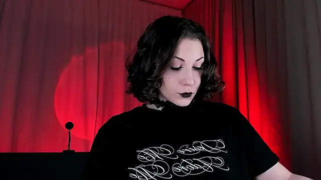 Eva Moss  online show from October 22, 2025, 7:24 pm