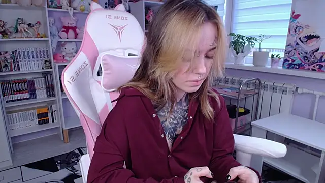 Snapshot of Catharsisi chatting on October 16, 2025, 1:34 pm Catharsisi online show from October 16, 2025, 1:34 pm