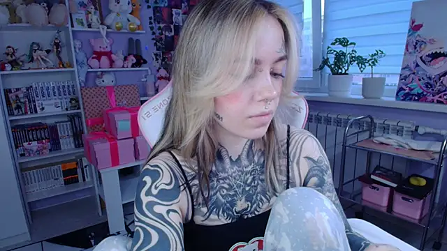 Snapshot of Catharsisi chatting on November 8, 2025, 1:22 pm Catharsisi online show from November 8, 2025, 1:22 pm