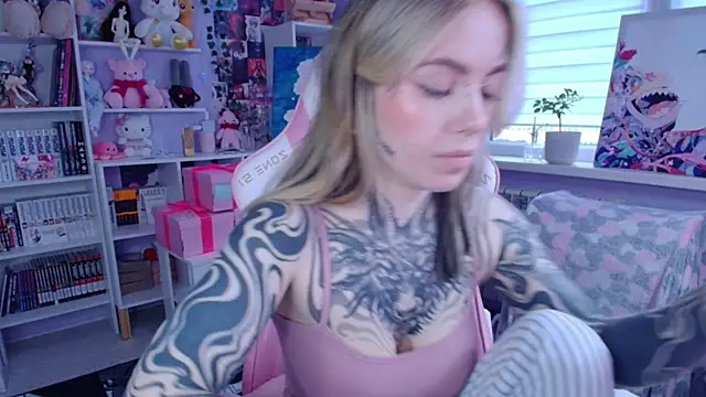 Snapshot of Catharsisi chatting on November 12, 2025, 12:49 pm Catharsisi online show from November 12, 2025, 12:49 pm