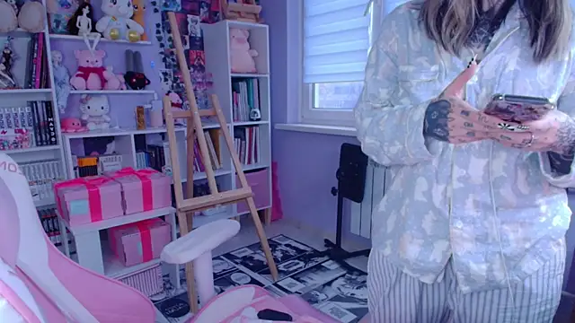 Snapshot of Catharsisi chatting on November 13, 2025, 12:26 pm Catharsisi online show from November 13, 2025, 12:26 pm