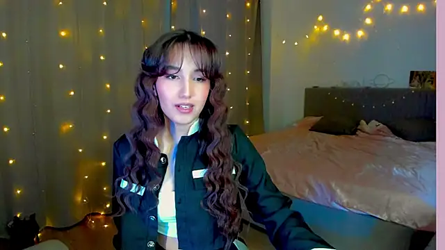 anna elfi online show from December 16, 2025, 7:19 pm