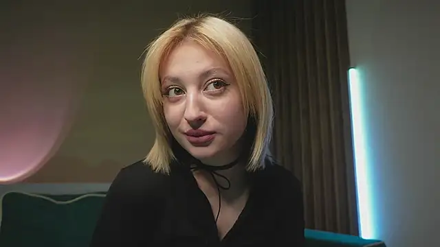 milasmiu online show from February 13, 2025, 3:03 pm