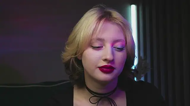 milasmiu online show from February 17, 2025, 6:15 pm