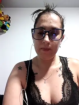 CHARLOTTE 1711 online show from November 4, 2025, 3:49 am