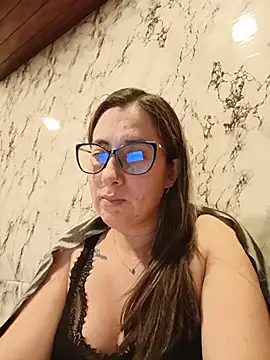 Snapshot of CHARLOTTE_1711 chatting on July 6, 2026, 3:03 am CHARLOTTE 1711 online show from July 6, 2026, 3:03 am