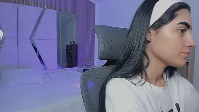 BellaaStorm online show from October 2, 2025, 2:24 pm