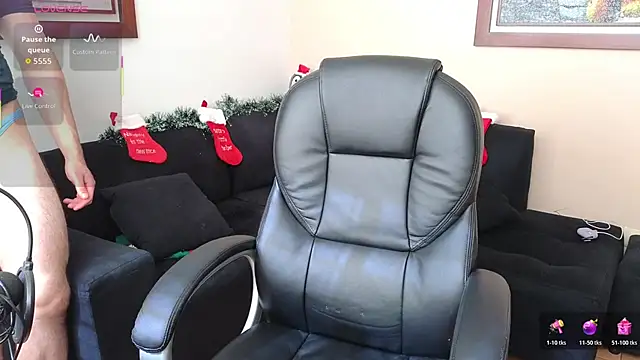 hairyncuteass online show from November 26, 2025, 2:07 pm