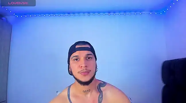 Snapshot of austinoficial chatting on January 19, 2025, 3:29 am austinoficial online show from January 19, 2025, 3:29 am