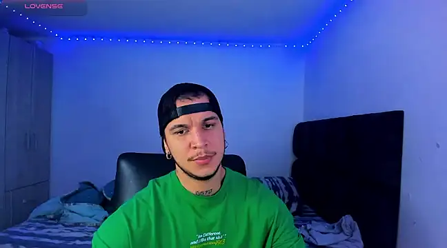 Snapshot of austinoficial chatting on February 8, 2025, 9:25 pm austinoficial online show from February 8, 2025, 9:25 pm