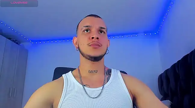 Snapshot of austinoficial chatting on February 14, 2025, 12:19 am austinoficial online show from February 14, 2025, 12:19 am