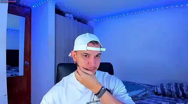 Snapshot of austinoficial chatting on February 19, 2025, 9:58 pm austinoficial online show from February 19, 2025, 9:58 pm
