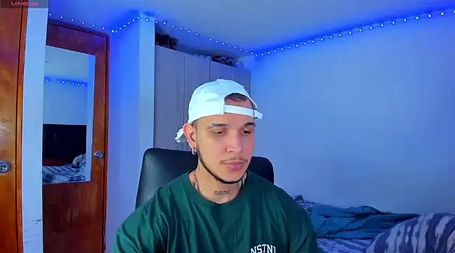 Snapshot of austinoficial chatting on February 23, 2025, 12:19 am austinoficial online show from February 23, 2025, 12:19 am