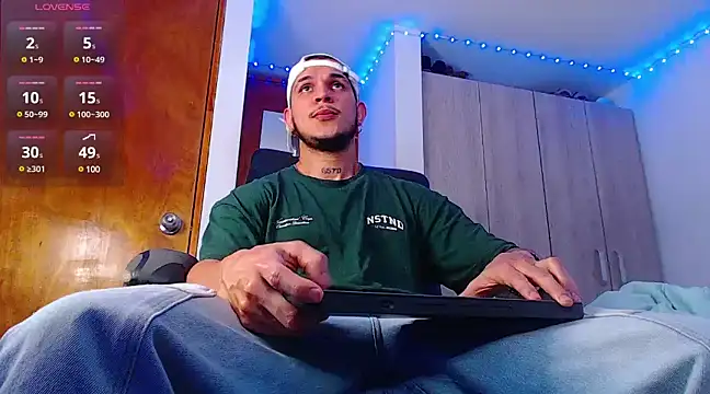 Snapshot of austinoficial chatting on February 23, 2025, 3:24 am austinoficial online show from February 23, 2025, 3:24 am
