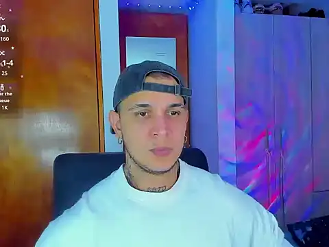 Snapshot of austinoficial chatting on September 8, 2025, 11:37 pm austinoficial online show from September 8, 2025, 11:37 pm