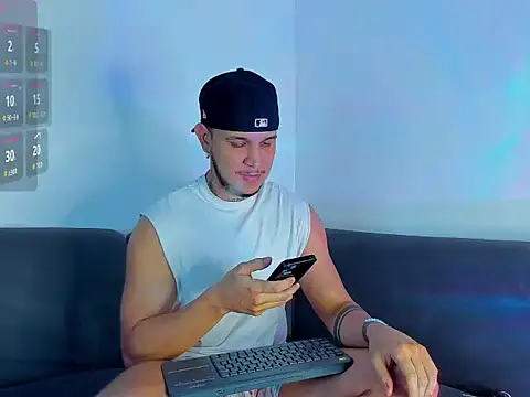 Snapshot of austinoficial chatting on October 9, 2025, 11:47 pm austinoficial online show from October 9, 2025, 11:47 pm