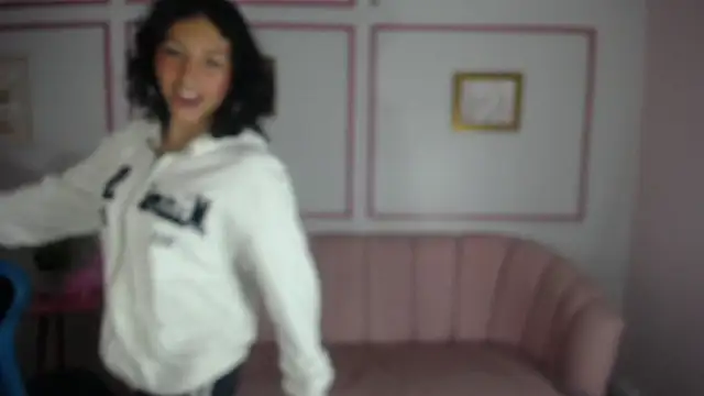 zoe ch  online show from March 19, 2025, 9:37 pm