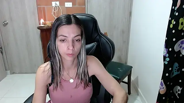 Snapshot of Princezzlove3 chatting on January 31, 2025, 2:48 am Princezzlove3 online show from January 31, 2025, 2:48 am