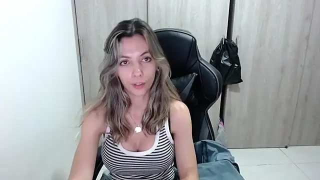 Snapshot of Princezzlove3 chatting on February 15, 2025, 2:58 am Princezzlove3 online show from February 15, 2025, 2:58 am