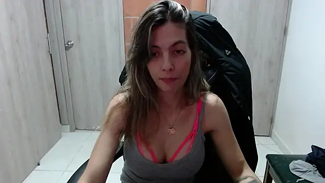 Snapshot of Princezzlove3 chatting on March 8, 2025, 1:17 am Princezzlove3 online show from March 8, 2025, 1:17 am