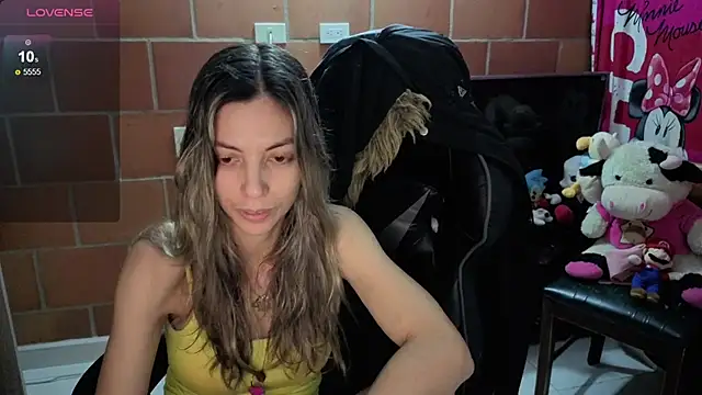 Snapshot of Princezzlove3 chatting on October 6, 2025, 11:35 pm Princezzlove3 online show from October 6, 2025, 11:35 pm