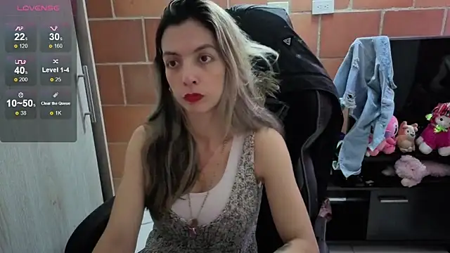 Snapshot of Princezzlove3 chatting on October 8, 2025, 8:39 pm Princezzlove3 online show from October 8, 2025, 8:39 pm