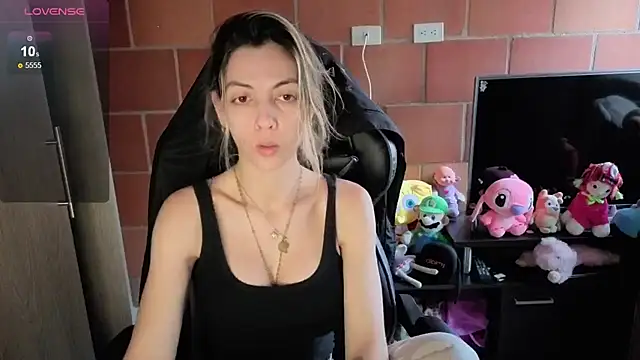 Snapshot of Princezzlove3 chatting on October 11, 2025, 1:42 pm Princezzlove3 online show from October 11, 2025, 1:42 pm