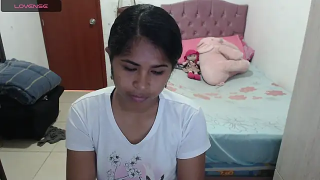 Snapshot of july-feria chatting on October 3, 2025, 4:37 pm july-feria online show from October 3, 2025, 4:37 pm