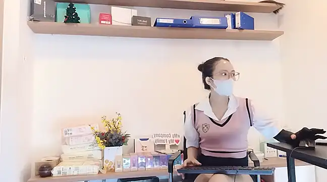 Snapshot of Lush-Office chatting on February 9, 2025, 1:55 am Lush-Office online show from February 9, 2025, 1:55 am