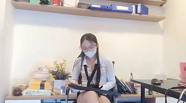 Snapshot of Lush-Office chatting on February 13, 2025, 7:56 am Lush-Office online show from February 13, 2025, 7:56 am