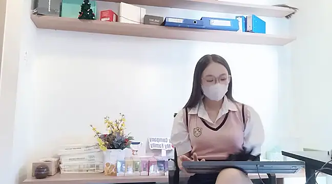 Snapshot of Lush-Office chatting on February 18, 2025, 1:32 am Lush-Office online show from February 18, 2025, 1:32 am