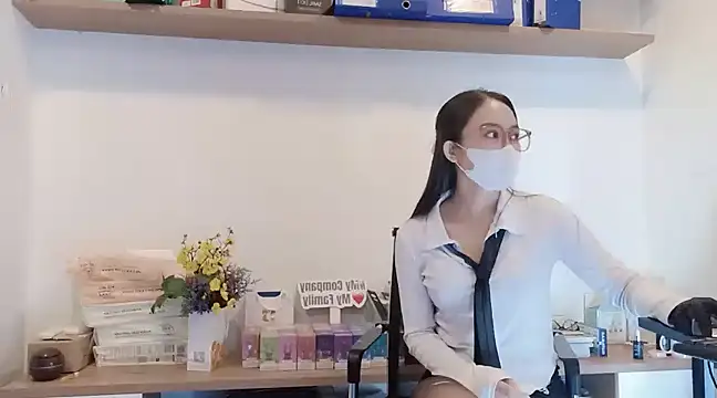 Snapshot of Lush-Office chatting on February 27, 2025, 10:48 am Lush-Office online show from February 27, 2025, 10:48 am