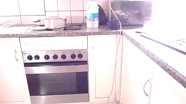 omalicha98 online show from October 17, 2025, 6:38 am