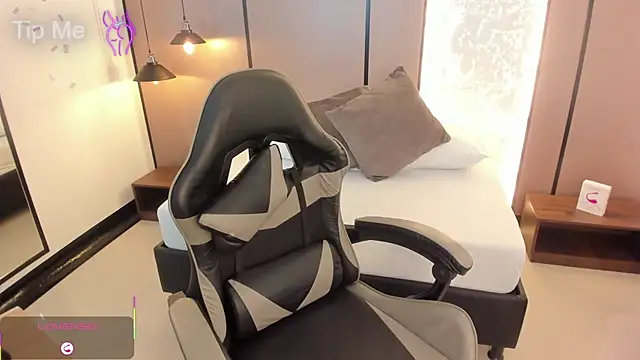 lilly ass  online show from October 8, 2025, 12:58 pm