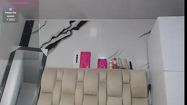 esmeralda-bk online show from December 4, 2025, 9:45 pm