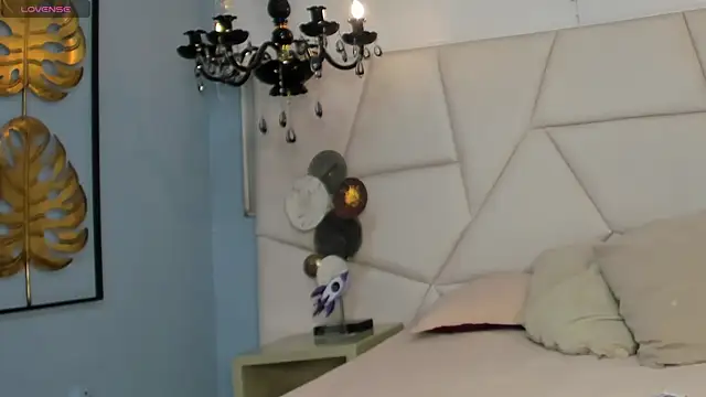 Aitana Hilton  online show from October 25, 2025, 11:40 am