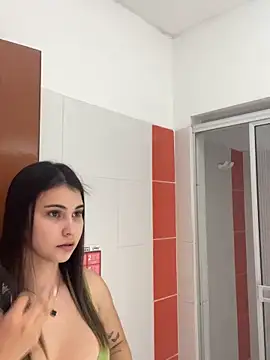 Aitana Hilton  online show from November 15, 2025, 11:18 am