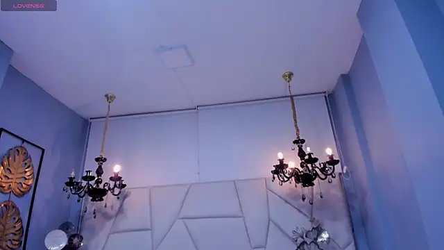 Aitana Hilton  online show from November 28, 2025, 12:19 pm