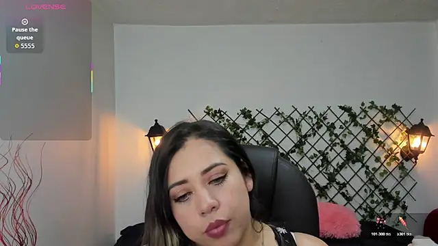 zahra Jalid online show from October 25, 2025, 11:54 pm