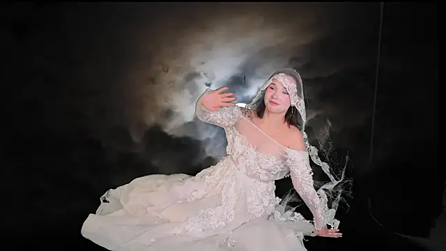 Bella Alita online show from October 31, 2025, 8:10 pm