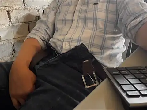 Snapshot of Inglphons chatting on January 9, 2026, 8:54 pm Inglphons online show from January 9, 2026, 8:54 pm