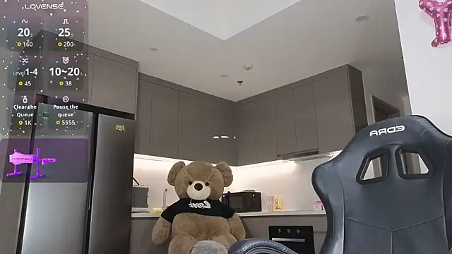 Snapshot of asianqueeny chatting on October 25, 2025, 2:35 pm asianqueeny online show from October 25, 2025, 2:35 pm