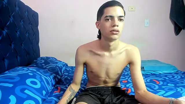 Snapshot of Latinos_2001 chatting on February 3, 2026, 6:02 pm Latinos 2001 online show from February 3, 2026, 6:02 pm