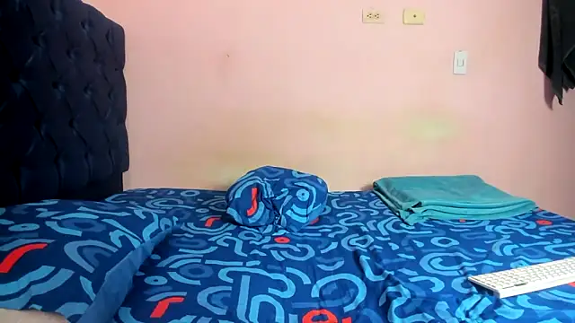 Snapshot of Latinos_2001 chatting on February 19, 2026, 4:36 pm Latinos 2001 online show from February 19, 2026, 4:36 pm