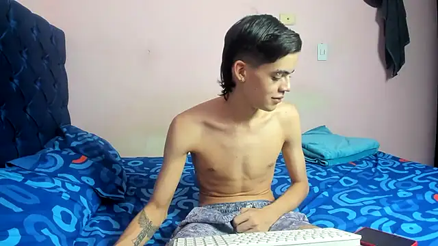 Snapshot of Latinos_2001 chatting on February 27, 2026, 4:51 pm Latinos 2001 online show from February 27, 2026, 4:51 pm