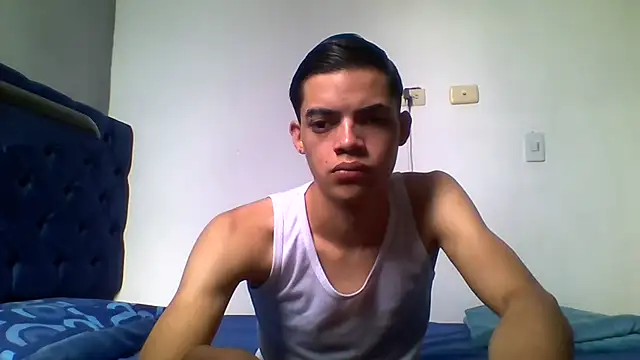 Latinos 2001 online show from June 7, 2026, 2:21 pm