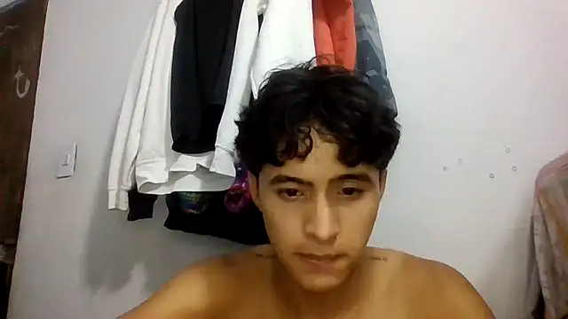 Snapshot of Sm1thXx chatting on February 14, 2025, 3:33 am Sm1thXx online show from February 14, 2025, 3:33 am