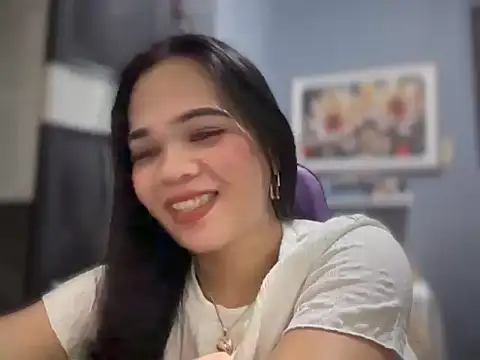 SophiaCourthaway online show from April 12, 2026, 10:15 pm