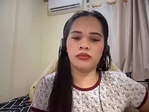 SophiaCourthaway online show from June 5, 2026, 8:09 am