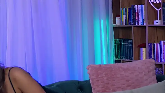 Snapshot of SarahPeach8 chatting on October 27, 2025, 9:46 am SarahPeach8 online show from October 27, 2025, 9:46 am